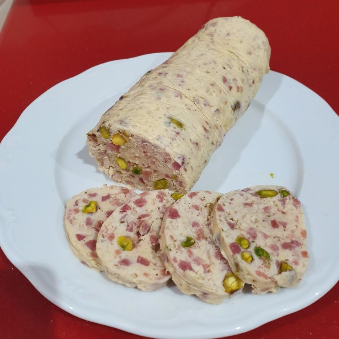 Fiambre de pollo y pistachos Fiambre de pollo y pistachos