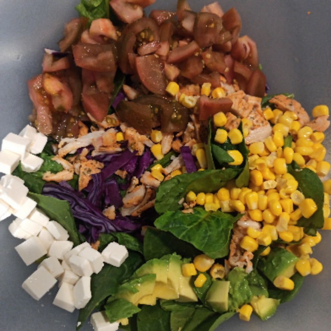 Ensalada de espinaca y muchas cosas Ensalada de espinaca y muchas cosas