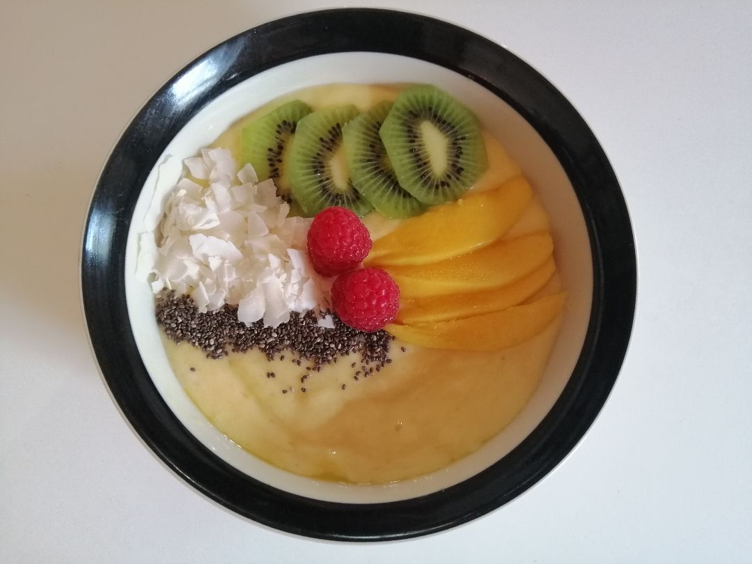 Smoothie Bowl de mango y plátano Smoothie Bowl de mango y plátano