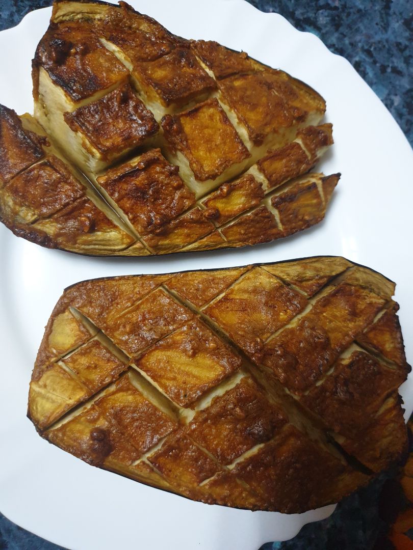 Berenjena asada con salsa satay Berenjena asada con salsa satay