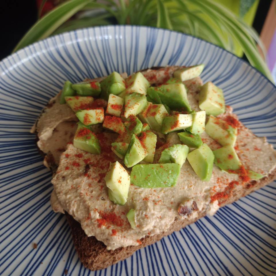 Tostada de paté maravilla vegetal y aguacate Tostada de paté maravilla vegetal y aguacate