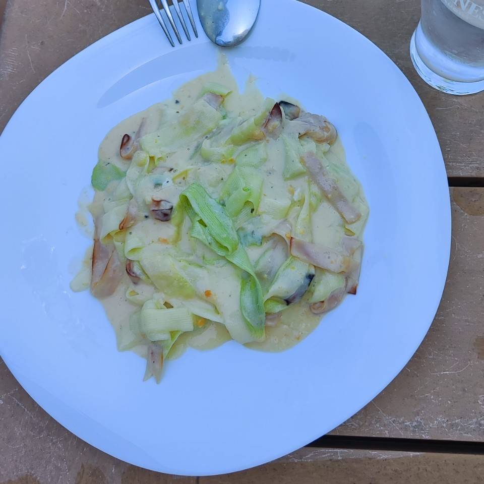 Falsos espaguetis a la falsa carbonara 🍝 Falsos espaguetis a la falsa carbonara 🍝