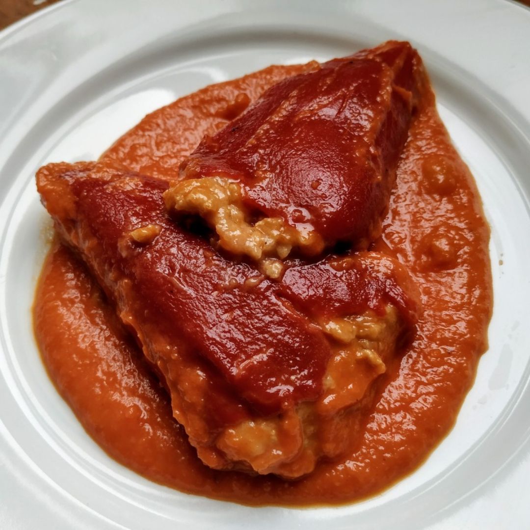 Pimientos rellenos de "carne" con salsa de tomate Pimientos rellenos de "carne" con salsa de tomate