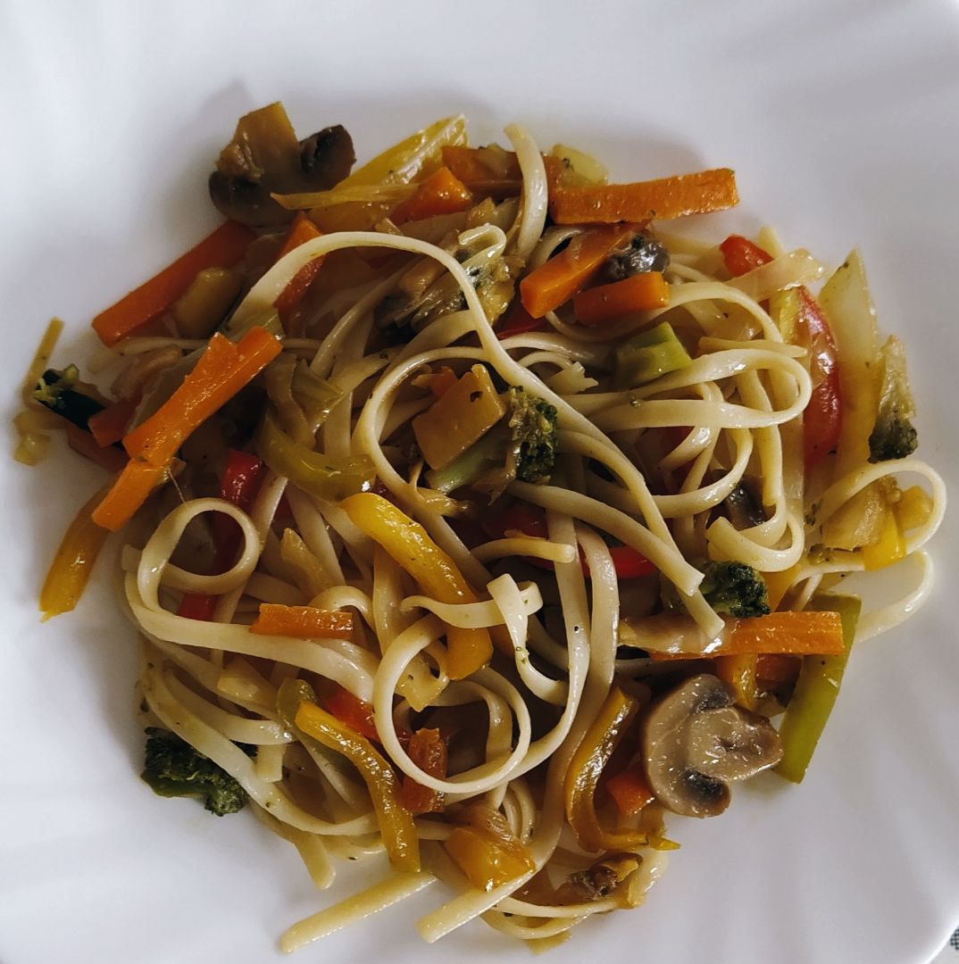 Wok de tallarines y verduras 🍲 Wok de tallarines y verduras 🍲