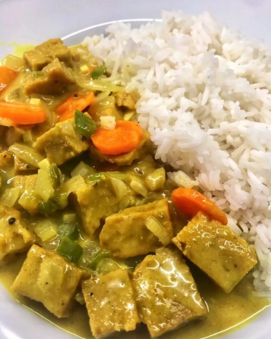 Seitán con verduras al curry Seitán con verduras al curry