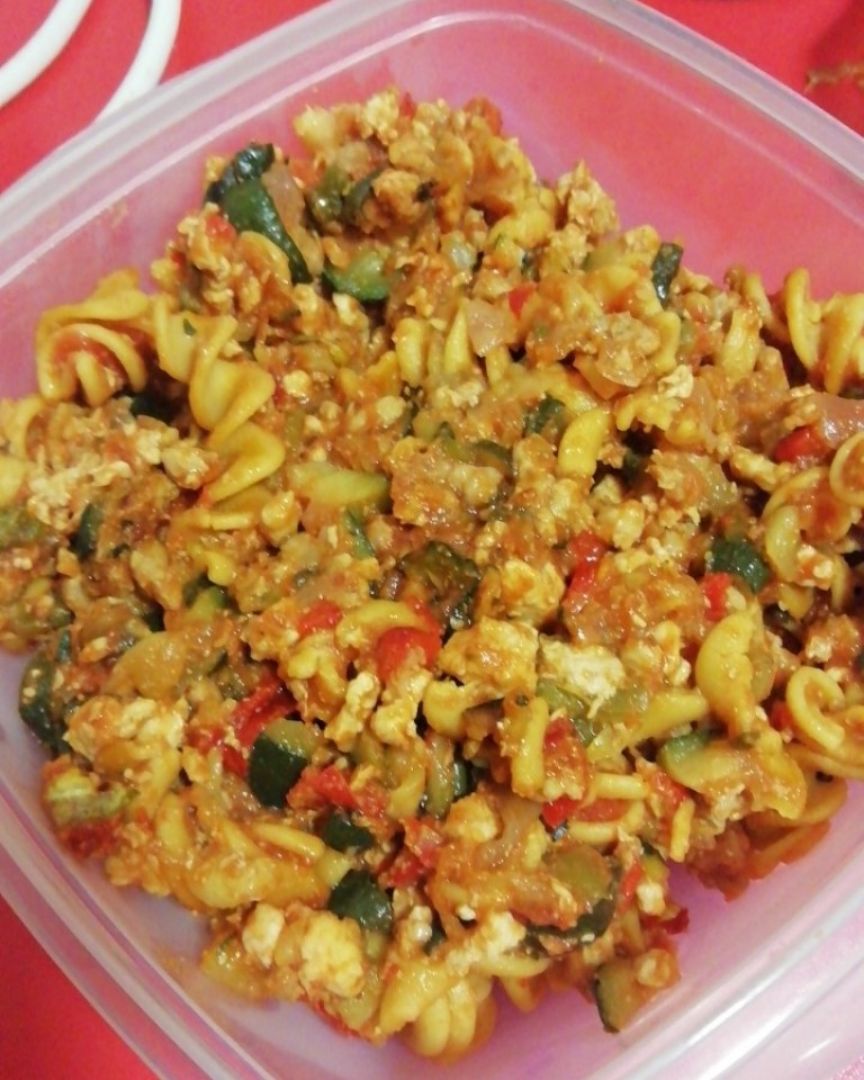 Pasta de garbanzo con carne y verduras