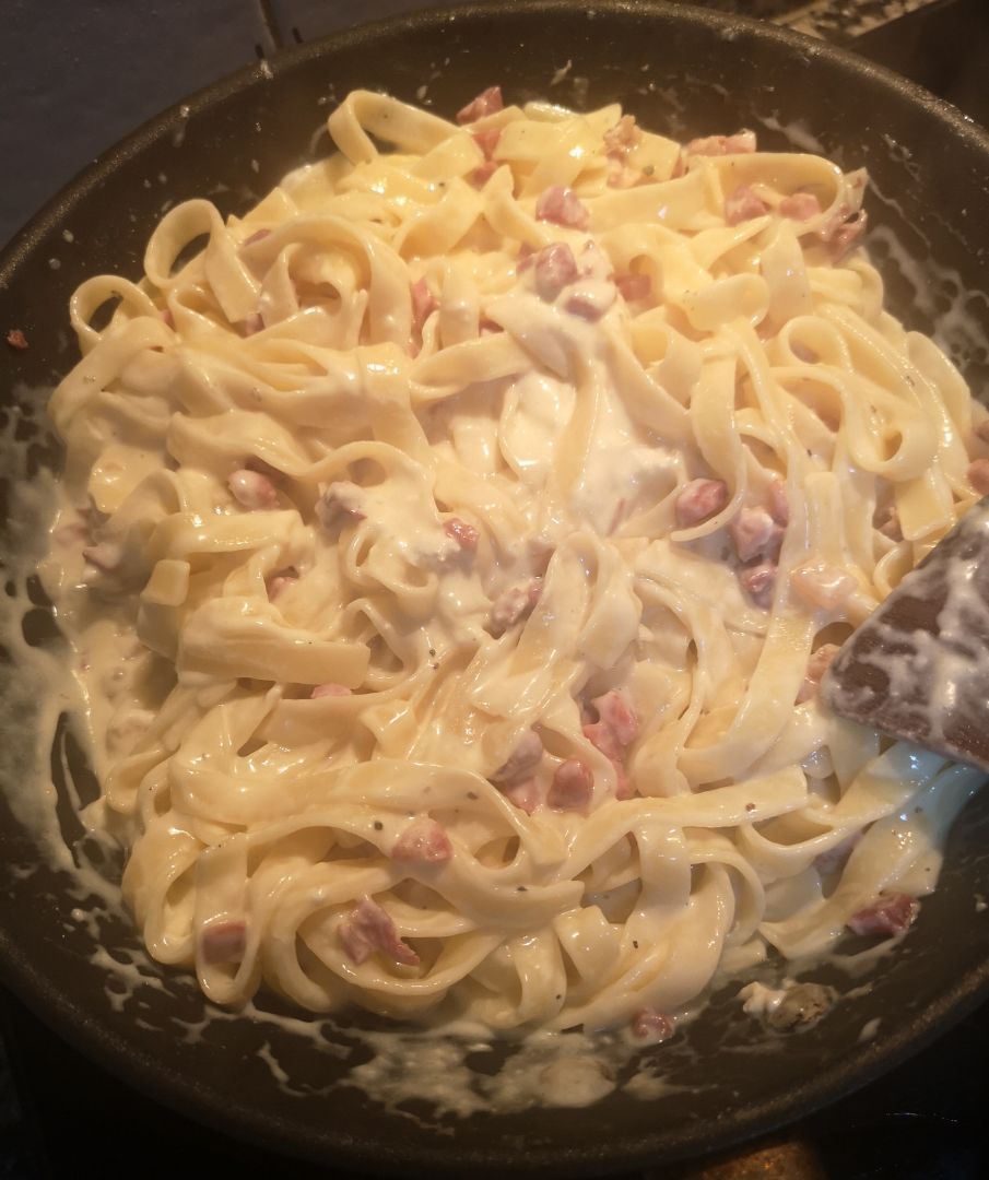 Pasta carbonara con jamón Pasta carbonara con jamón