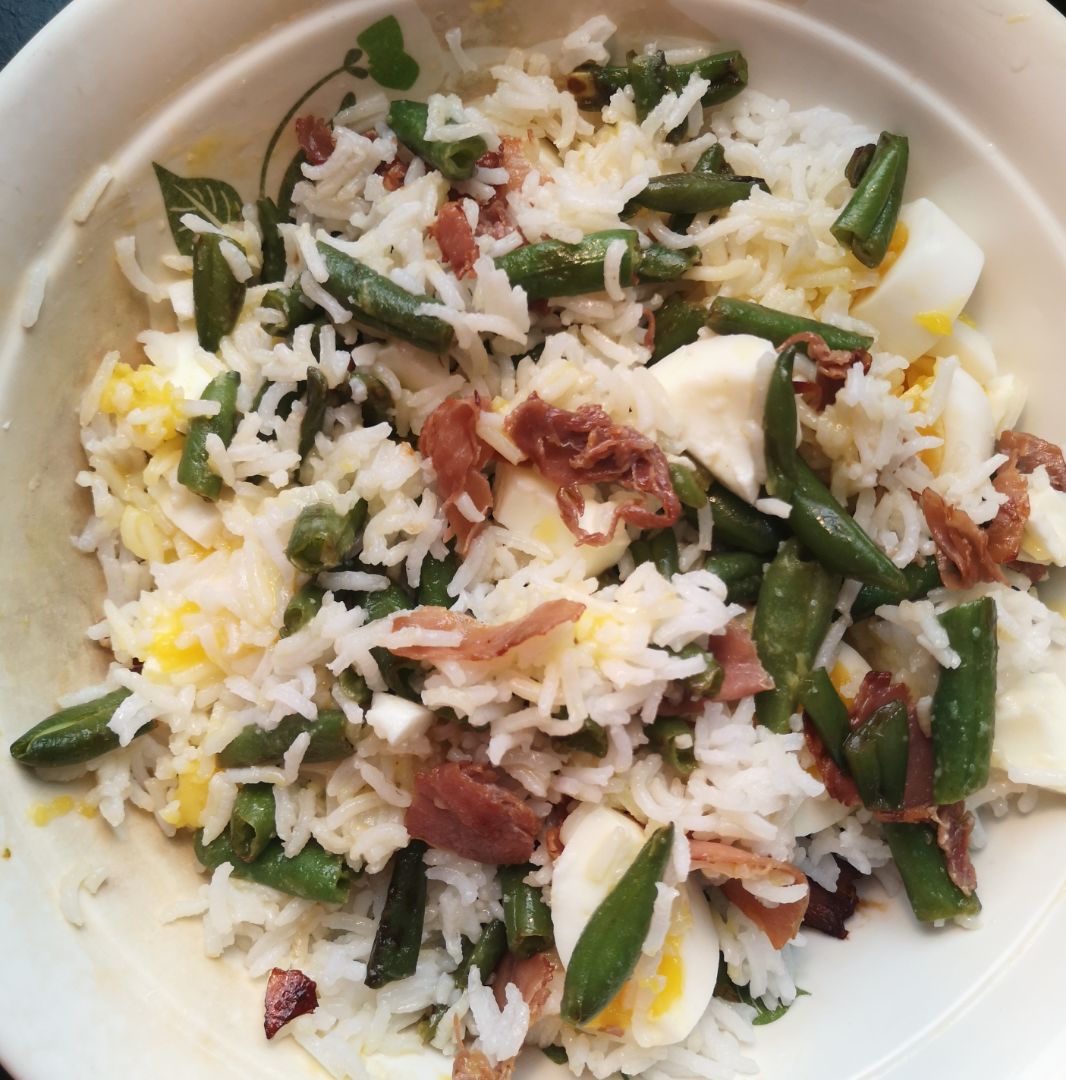 Arroz con huevos, judías verdes y jamón Arroz con huevos, judías verdes y jamón