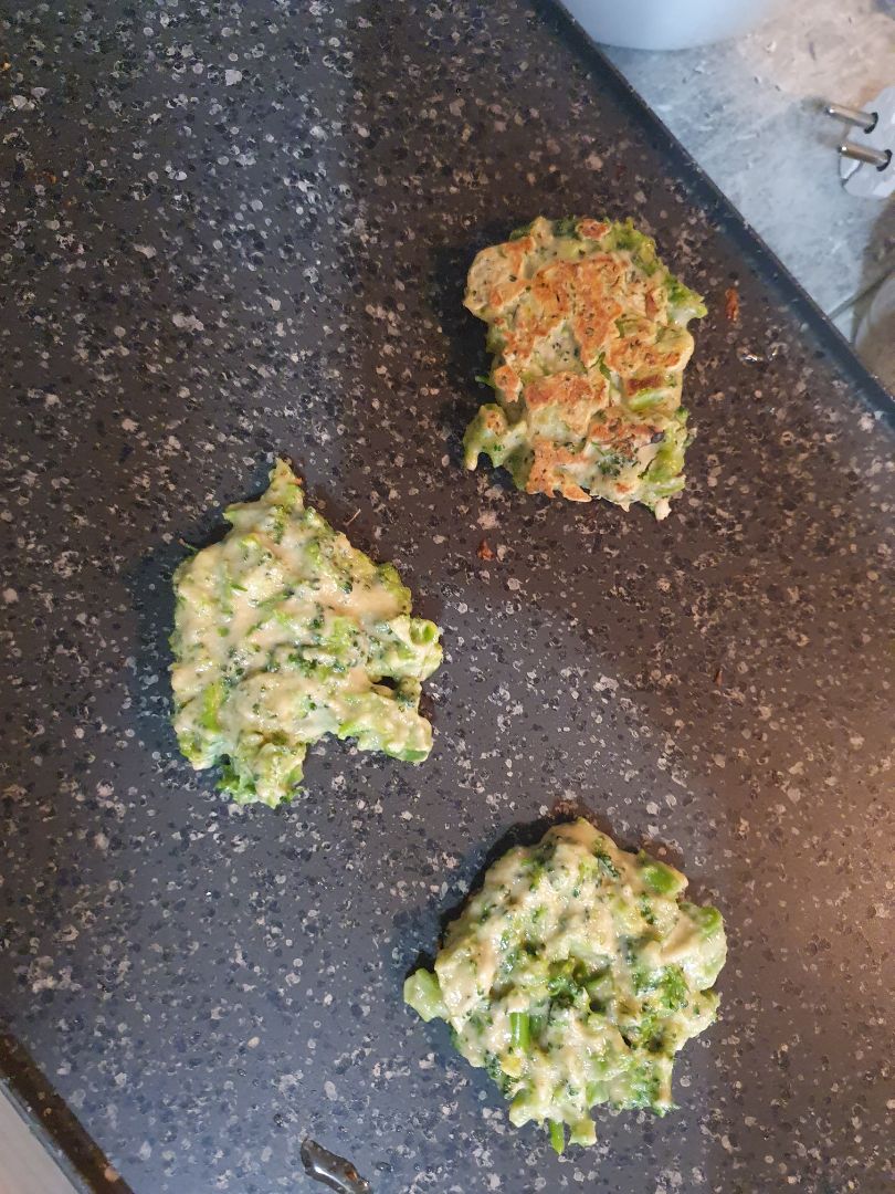 Mini hamburguesas de brocoli 🥦 Paso 2 Mini hamburguesas de brocoli 🥦 Paso 2