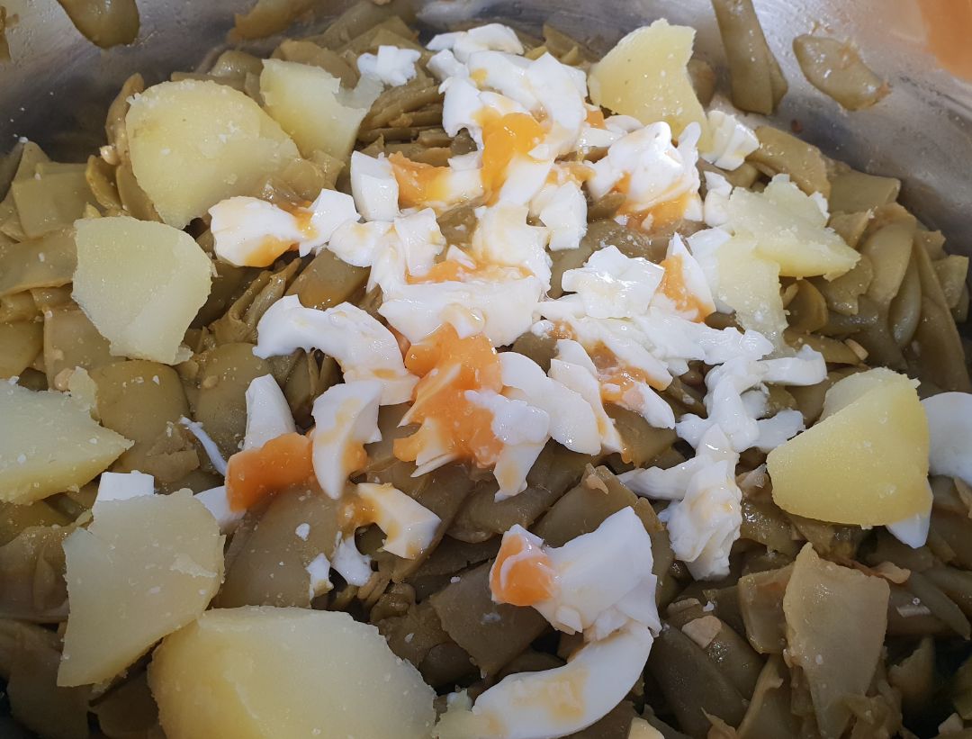 Vainas con huevo y patata cocida  Paso 5