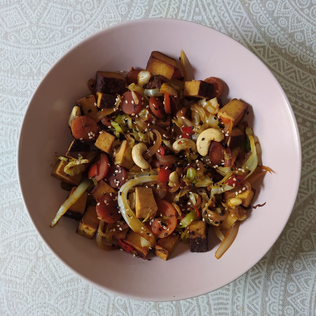 Salteado de verduras con tofu Salteado de verduras con tofu