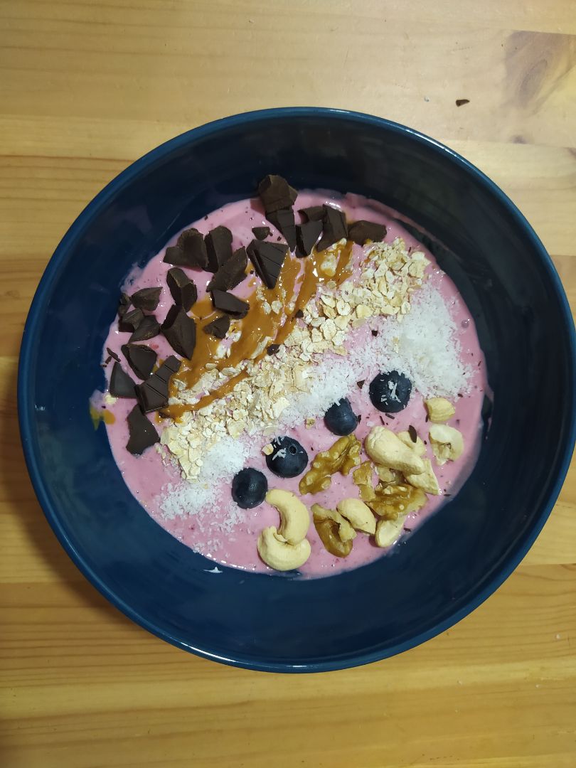 Smoothie bowl de frutas del bosque