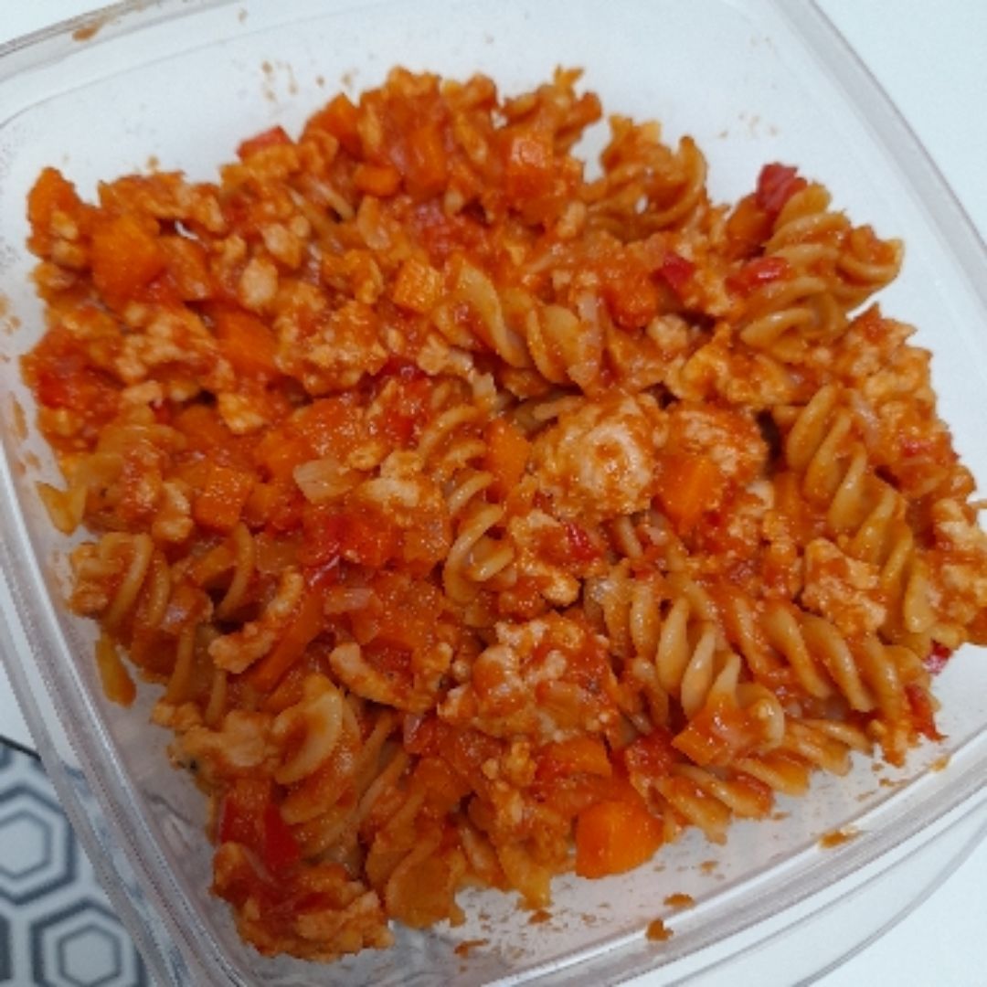 Pasta de lentejas rojas con boloñesa de pavo y pollo Pasta de lentejas rojas con boloñesa de pavo y pollo