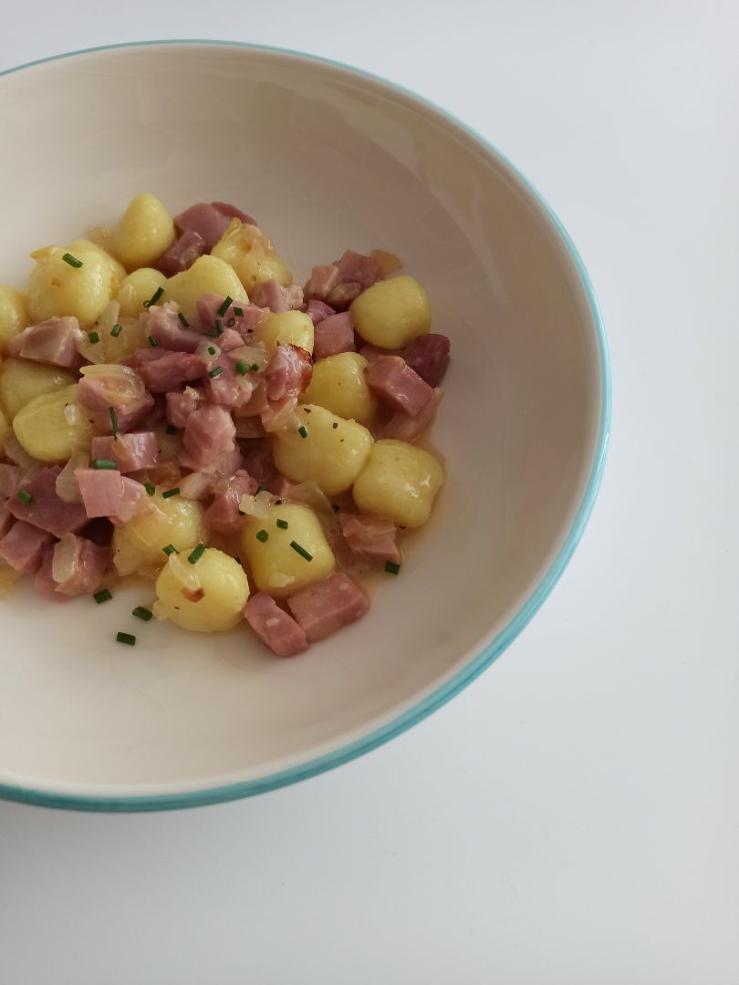 Gnocchi a la carbonara Gnocchi a la carbonara