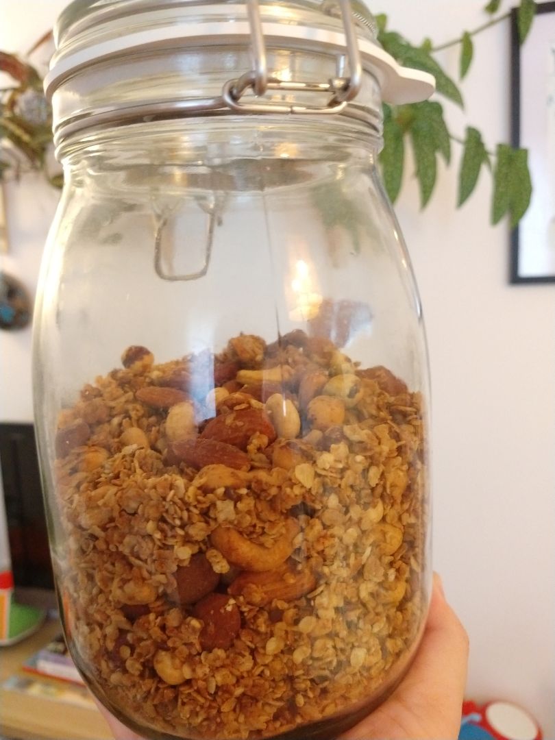 Granola de avena, frutos secos y crema de cacahuete Granola de avena, frutos secos y crema de cacahuete