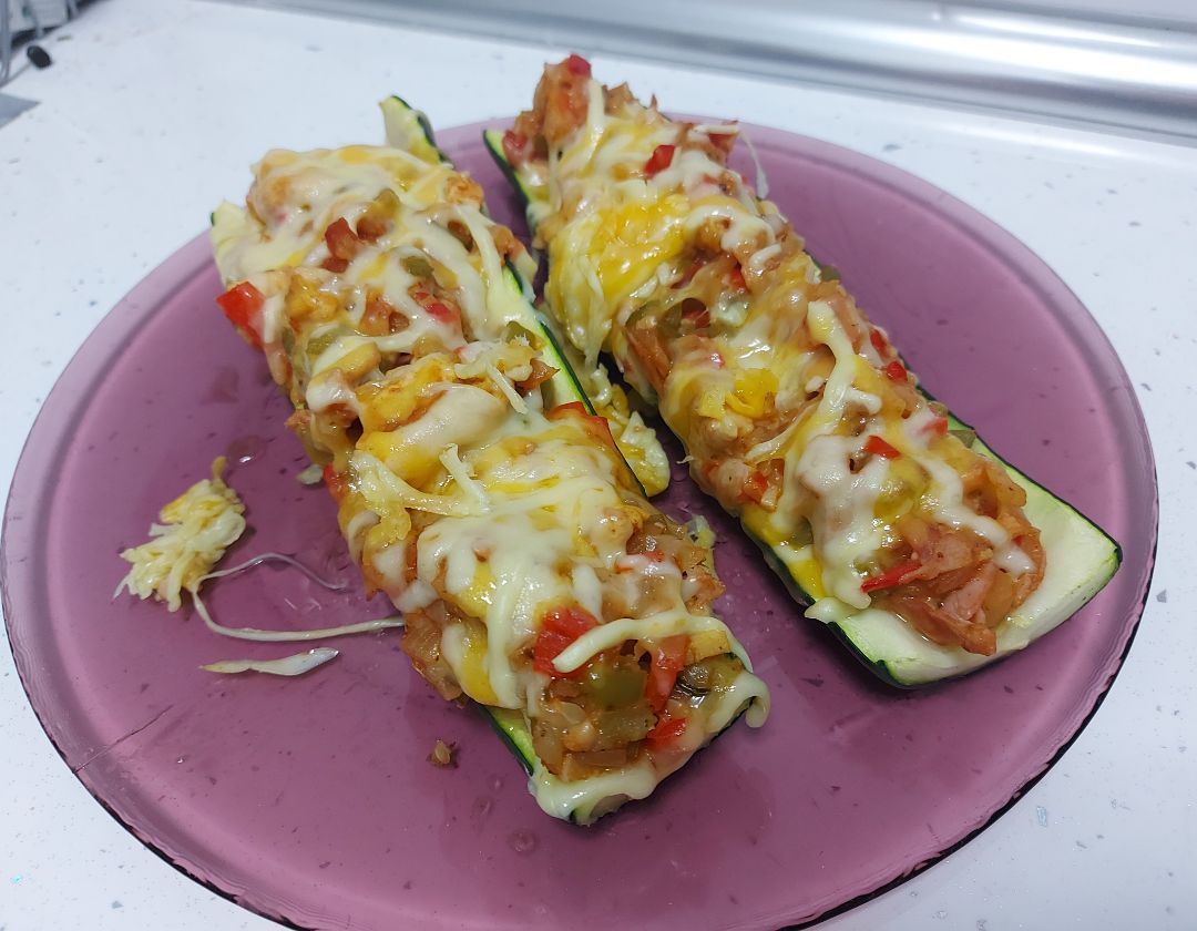 Calabacines rellenos de pollo y jamón cocido Calabacines rellenos de pollo y jamón cocido