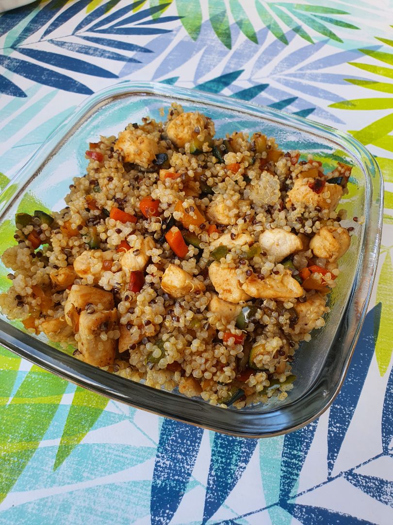 Quinoa con pollo y verduras Quinoa con pollo y verduras