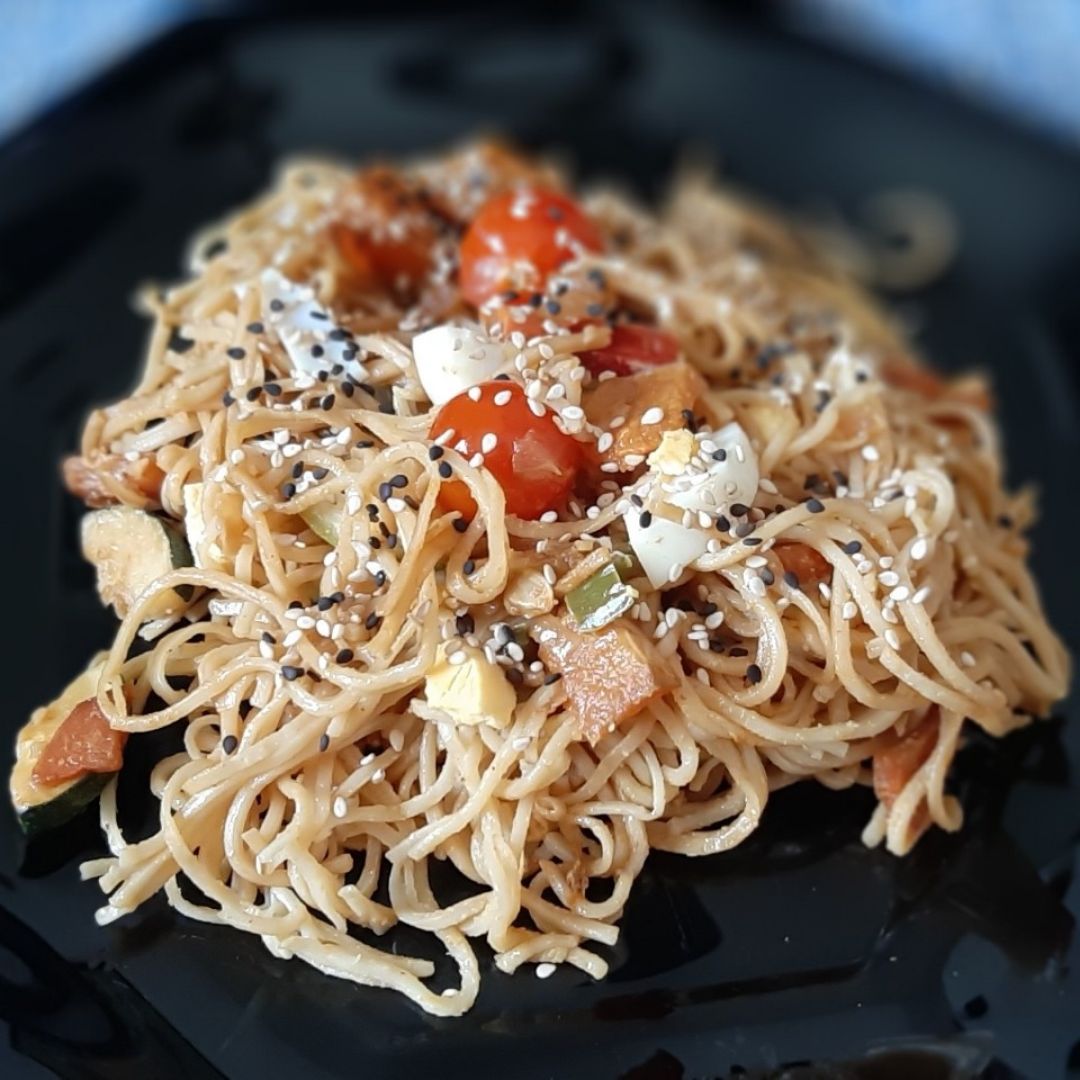 Wok de verduras y fideos asiáticos🍜🥕🫑🌶🥒🧅 Wok de verduras y fideos asiáticos🍜🥕🫑🌶🥒🧅