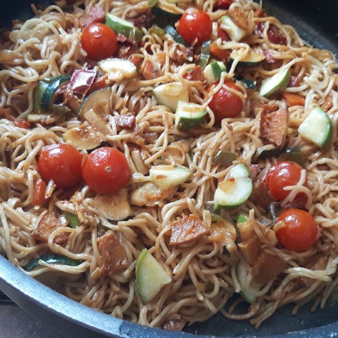 Wok de verduras y fideos asiáticos🍜🥕🫑🌶🥒🧅 Paso 2 Wok de verduras y fideos asiáticos🍜🥕🫑🌶🥒🧅 Paso 2