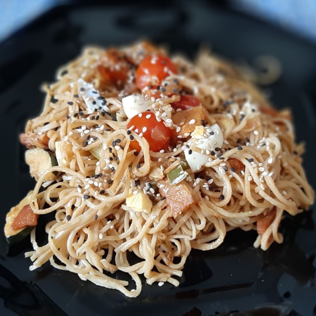 Wok de verduras y fideos asiáticos🍜🥕🫑🌶🥒🧅 Paso 4 Wok de verduras y fideos asiáticos🍜🥕🫑🌶🥒🧅 Paso 4