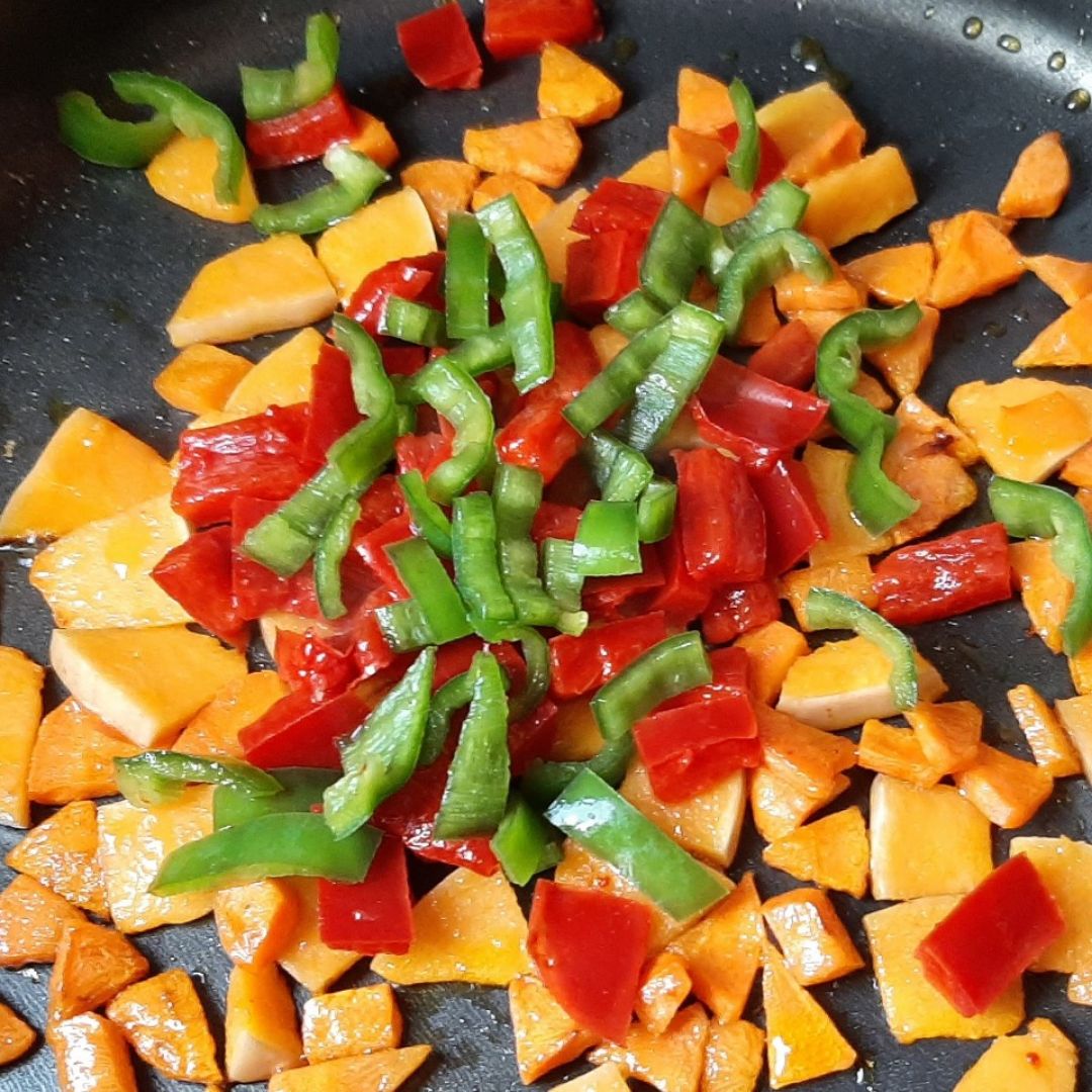 Wok de verduras y fideos asiáticos🍜🥕🫑🌶🥒🧅 Paso 6 Wok de verduras y fideos asiáticos🍜🥕🫑🌶🥒🧅 Paso 6