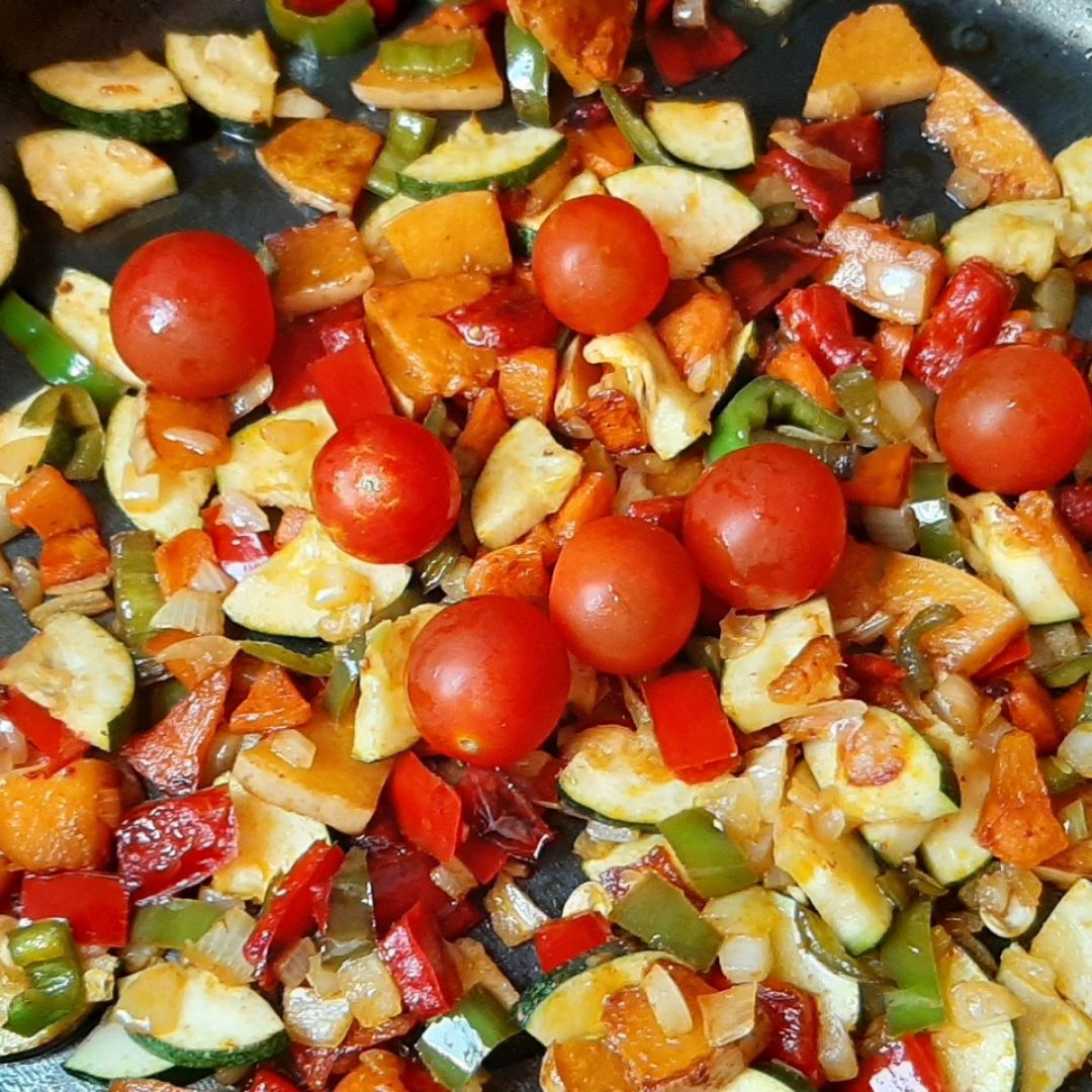 Wok de verduras y fideos asiáticos🍜🥕🫑🌶🥒🧅 Paso 10 Wok de verduras y fideos asiáticos🍜🥕🫑🌶🥒🧅 Paso 10