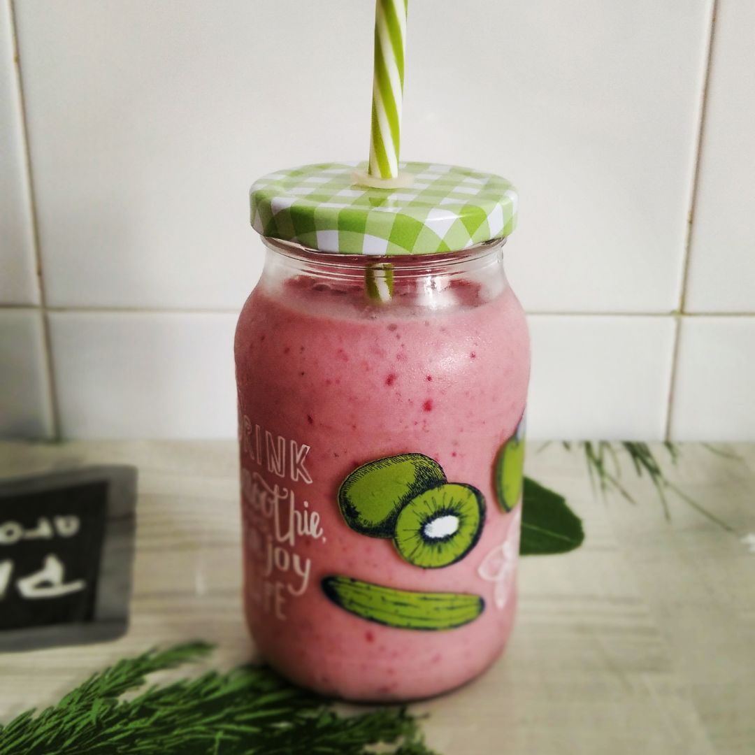 Batido de plátano, fresa y frambuesas😋