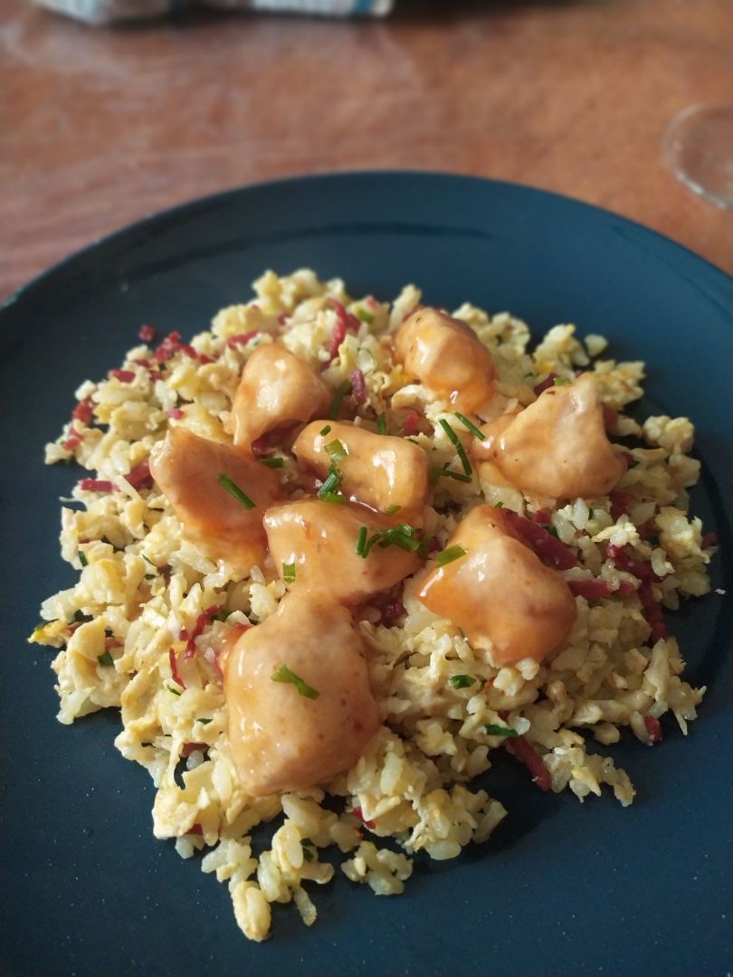 Pollo agridulce con arroz frito Pollo agridulce con arroz frito