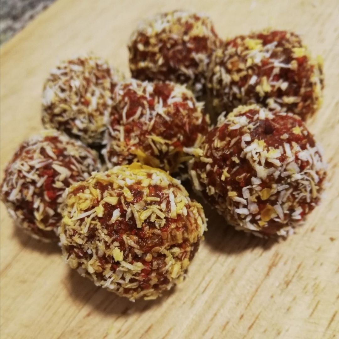 Bolitas energizantes de goji y dátiles 