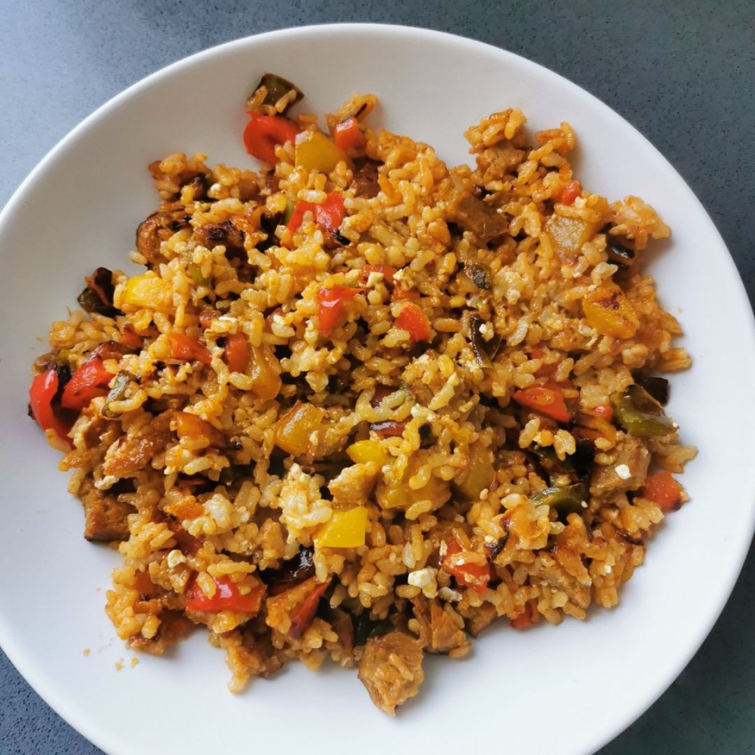 Arroz con pimientos y seitán Arroz con pimientos y seitán
