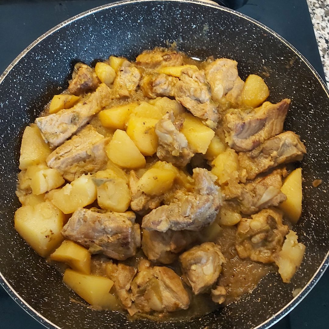 Costillas de cerdo con patatas Costillas de cerdo con patatas