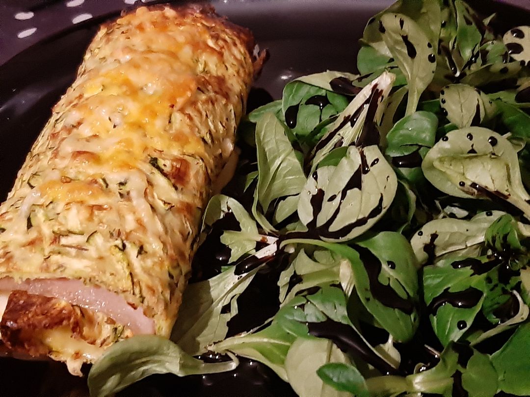 Crepe de calabacín relleno de pavo y queso