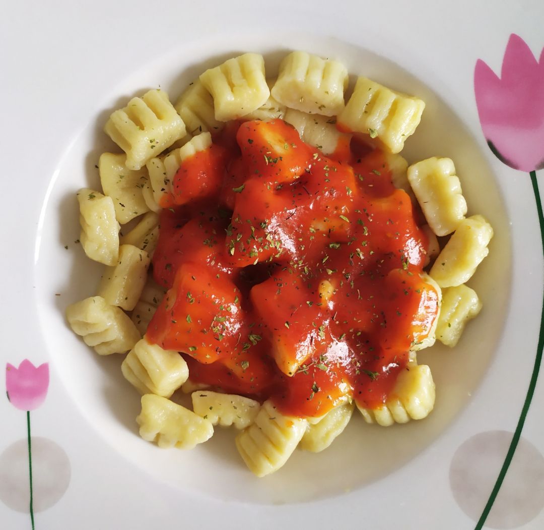 Ñoquis caseros 🥔 con salsa de tomate 🍅 y orégano 🌿 Ñoquis caseros 🥔 con salsa de tomate 🍅 y orégano 🌿