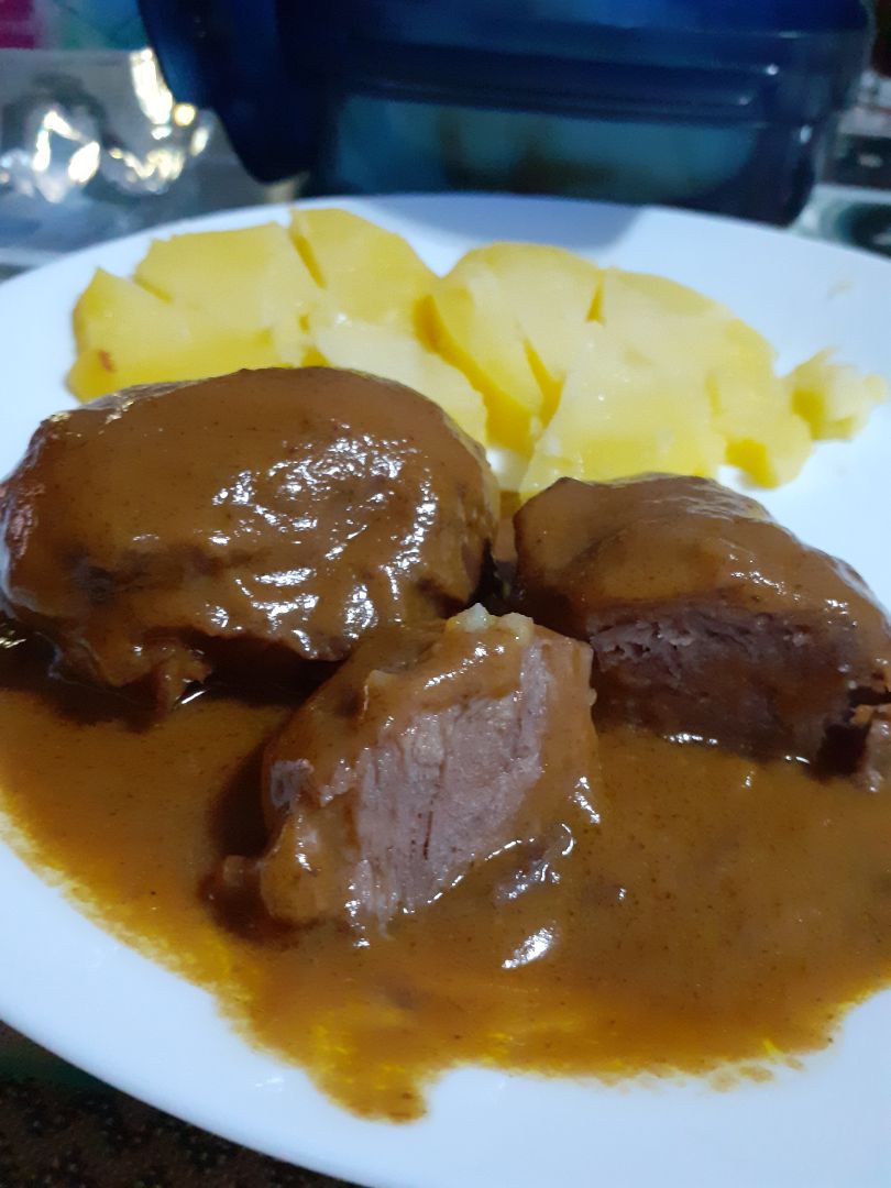 Carrillada en salsa con patatas en microondas Carrillada en salsa con patatas en microondas
