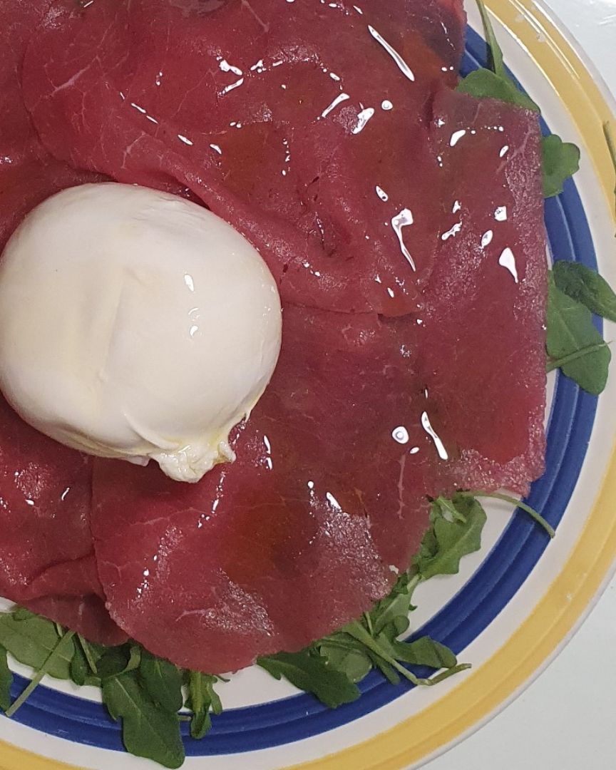 Carpaccio con burrata