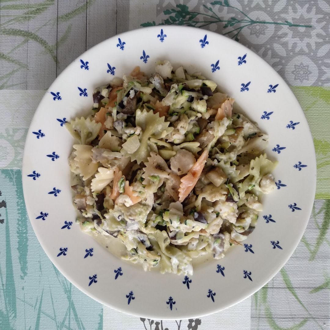 Pasta con verdura y merluza Pasta con verdura y merluza