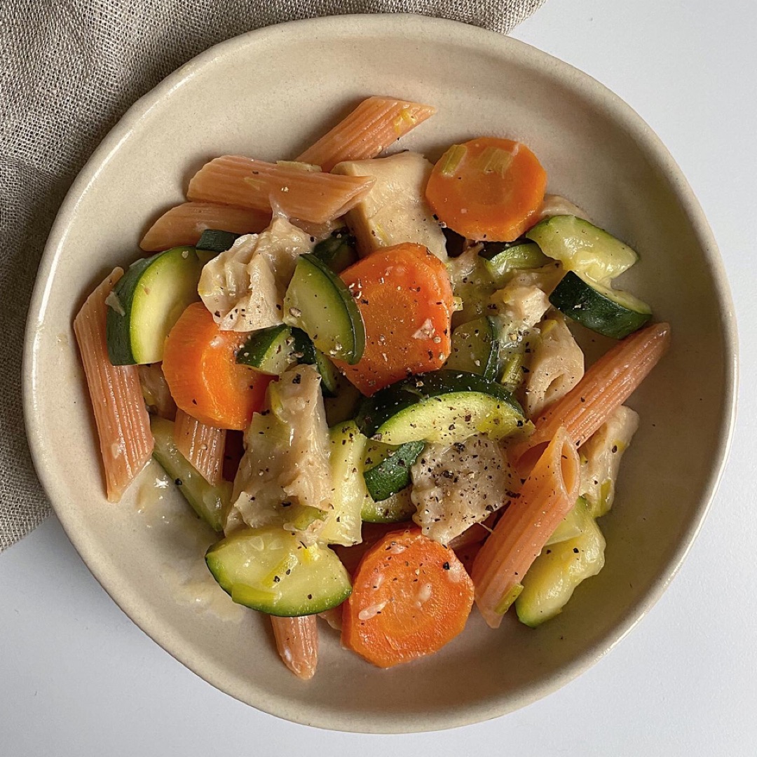 Pasta de lentejas con verduras y bocados vegetales