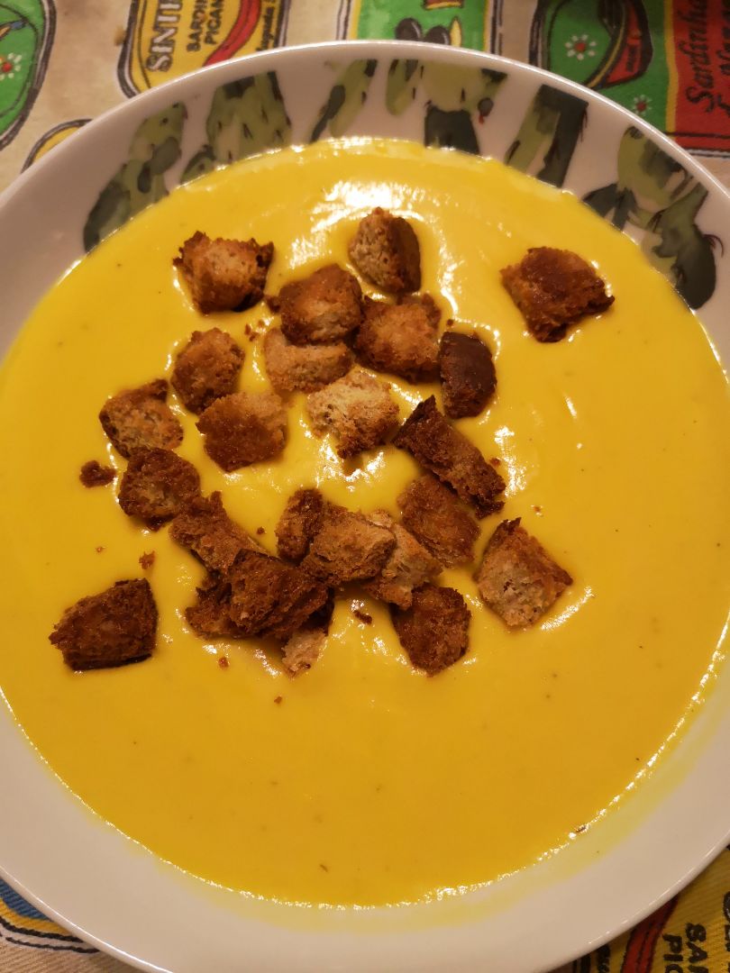 Crema de calabaza con croutons al horno Crema de calabaza con croutons al horno