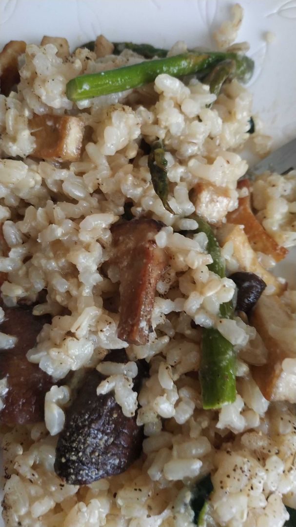 Arroz integral con verduras, setas y tofu Arroz integral con verduras, setas y tofu