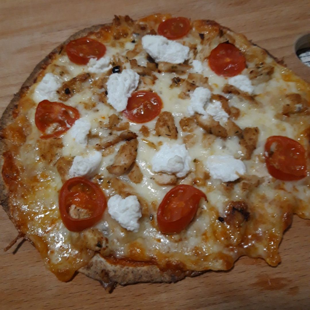 Fajipizza pollo, ricotta y cherrys Fajipizza pollo, ricotta y cherrys