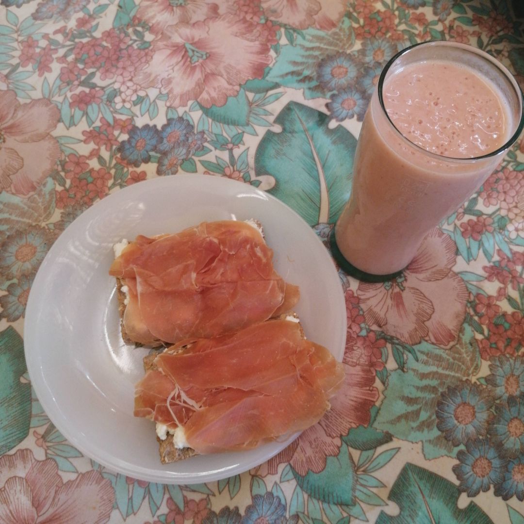Desayuno fácil y completo Desayuno fácil y completo