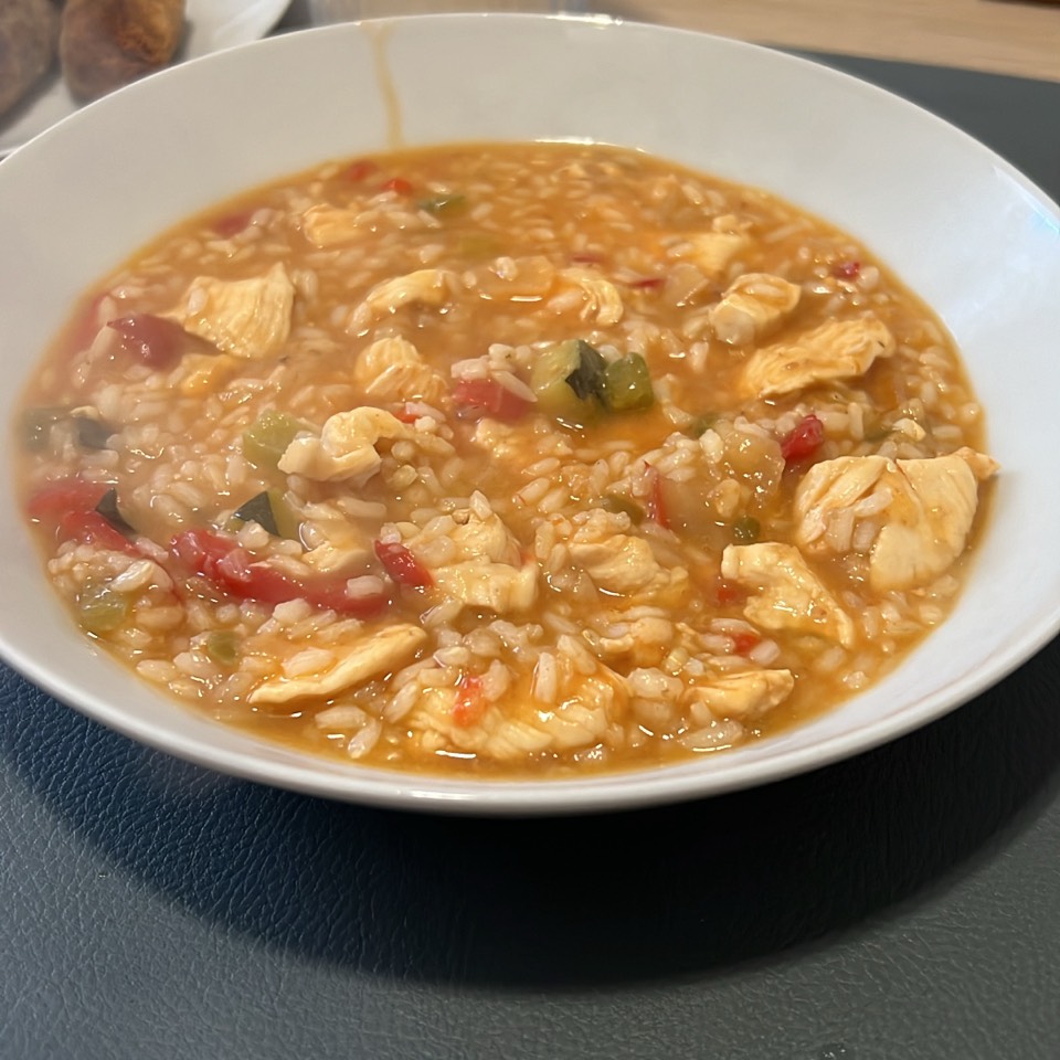 Arroz con pollo y verduras Arroz con pollo y verduras
