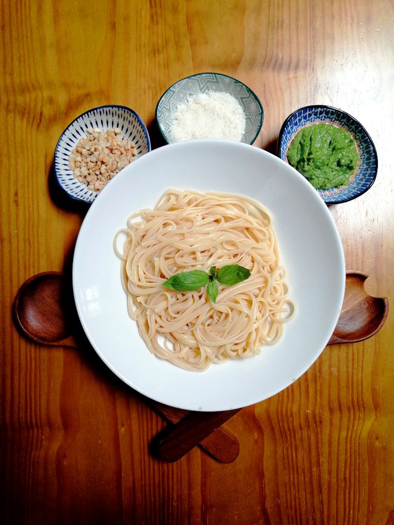Espaguetis con pesto Espaguetis con pesto