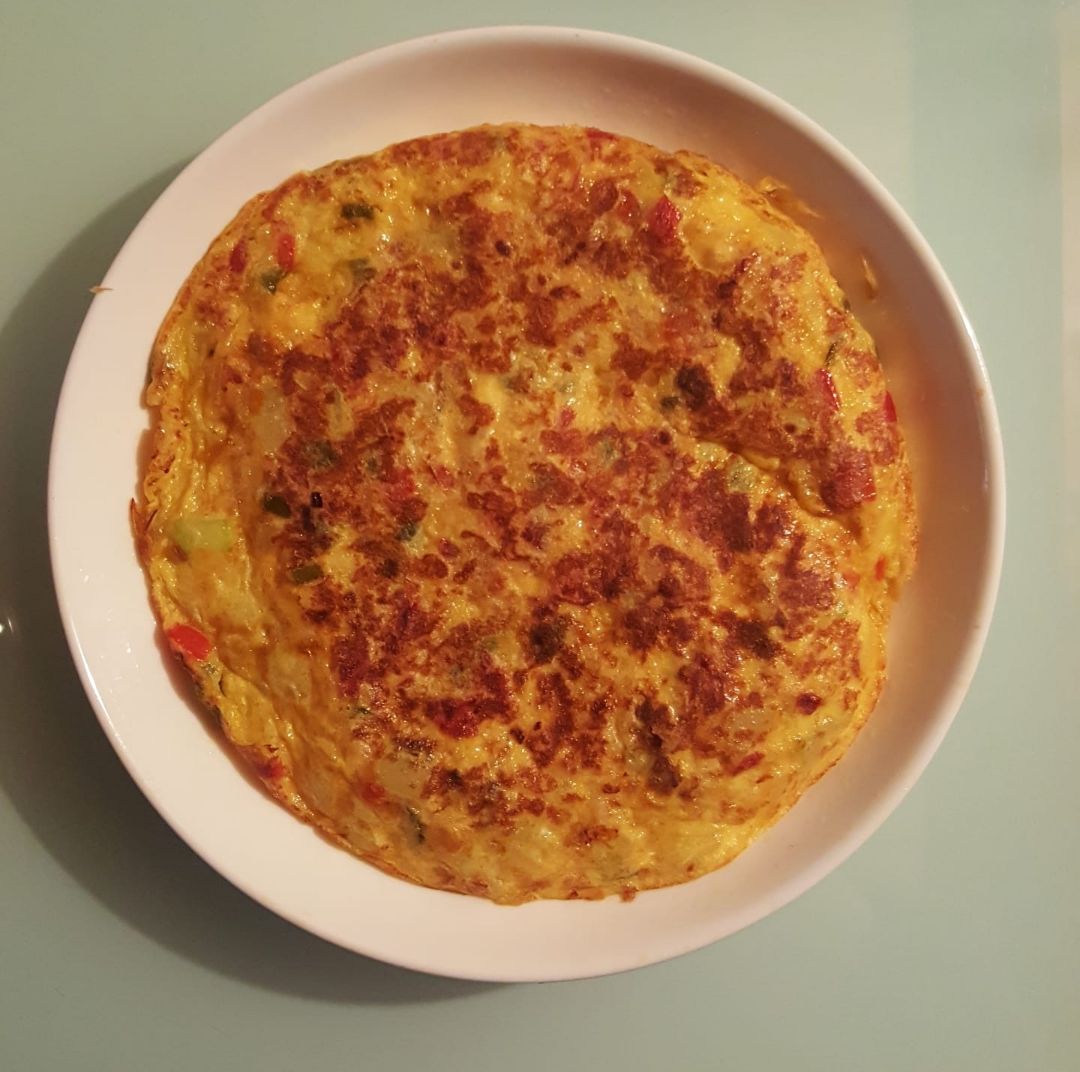 Tortilla de calabacín, cebolla y pimientos Tortilla de calabacín, cebolla y pimientos