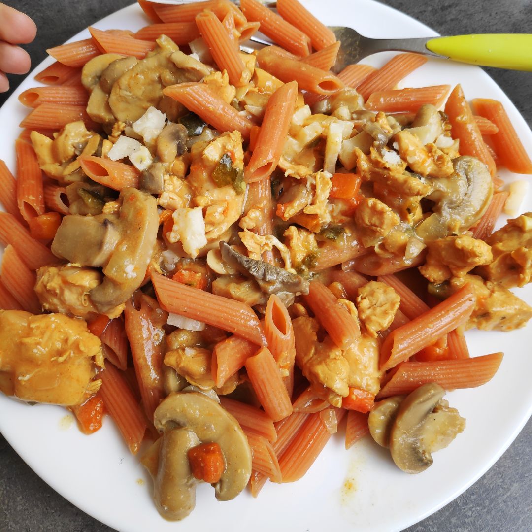Pasta de lentejas con pollo y champiñones Pasta de lentejas con pollo y champiñones