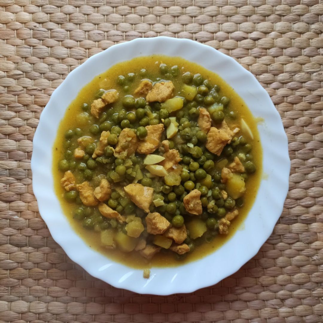 Guiso de guisantes con pollo Guiso de guisantes con pollo