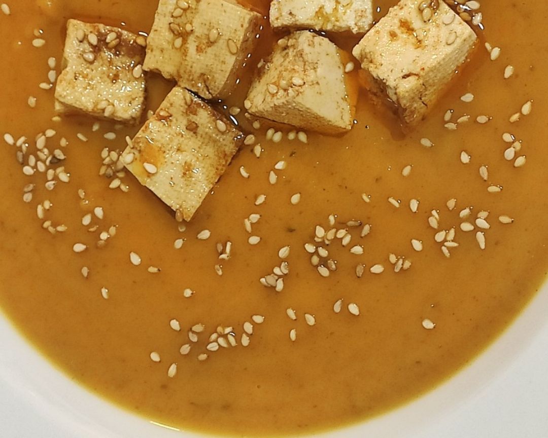 Crema de calabaza, manzana y miso. Crema de calabaza, manzana y miso.