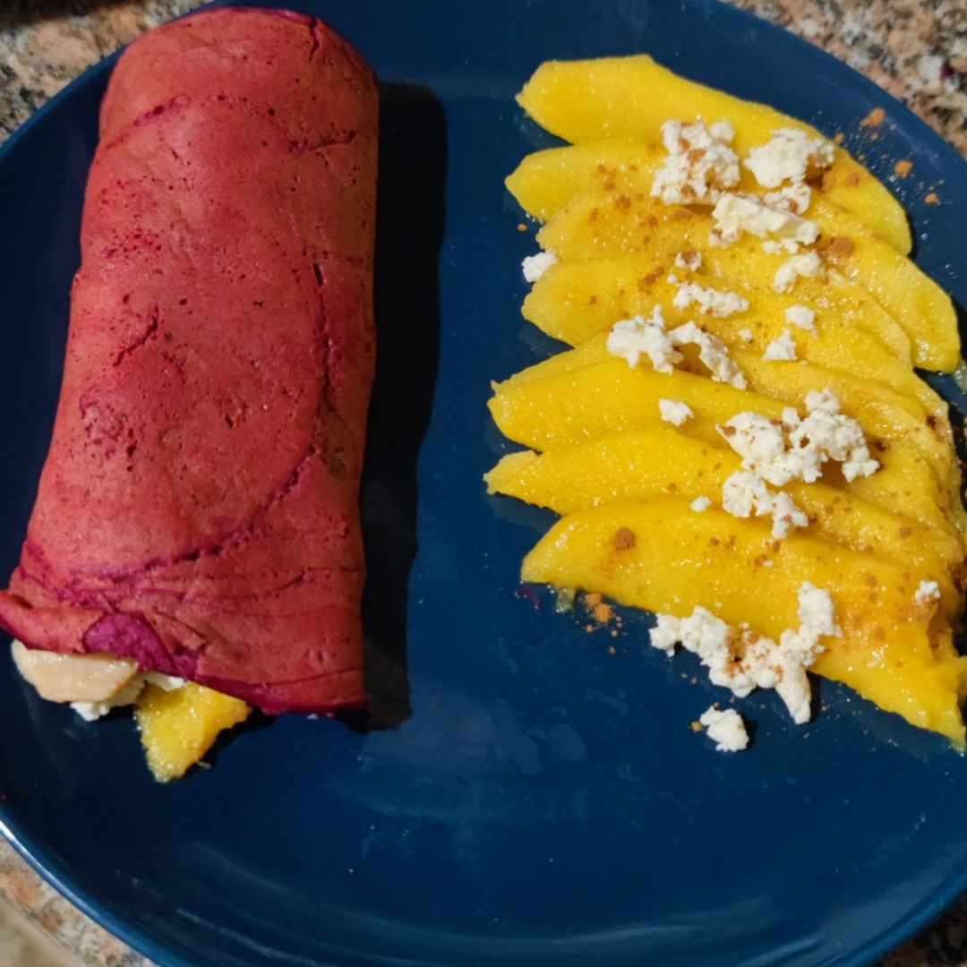 Crepe de remolacha con mango, pollo natural y feta Paso 5 Crepe de remolacha con mango, pollo natural y feta Paso 5
