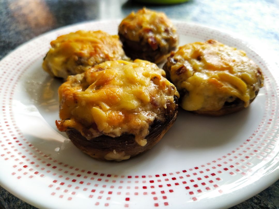 Champiñones rellenos de jamón serrano Champiñones rellenos de jamón serrano