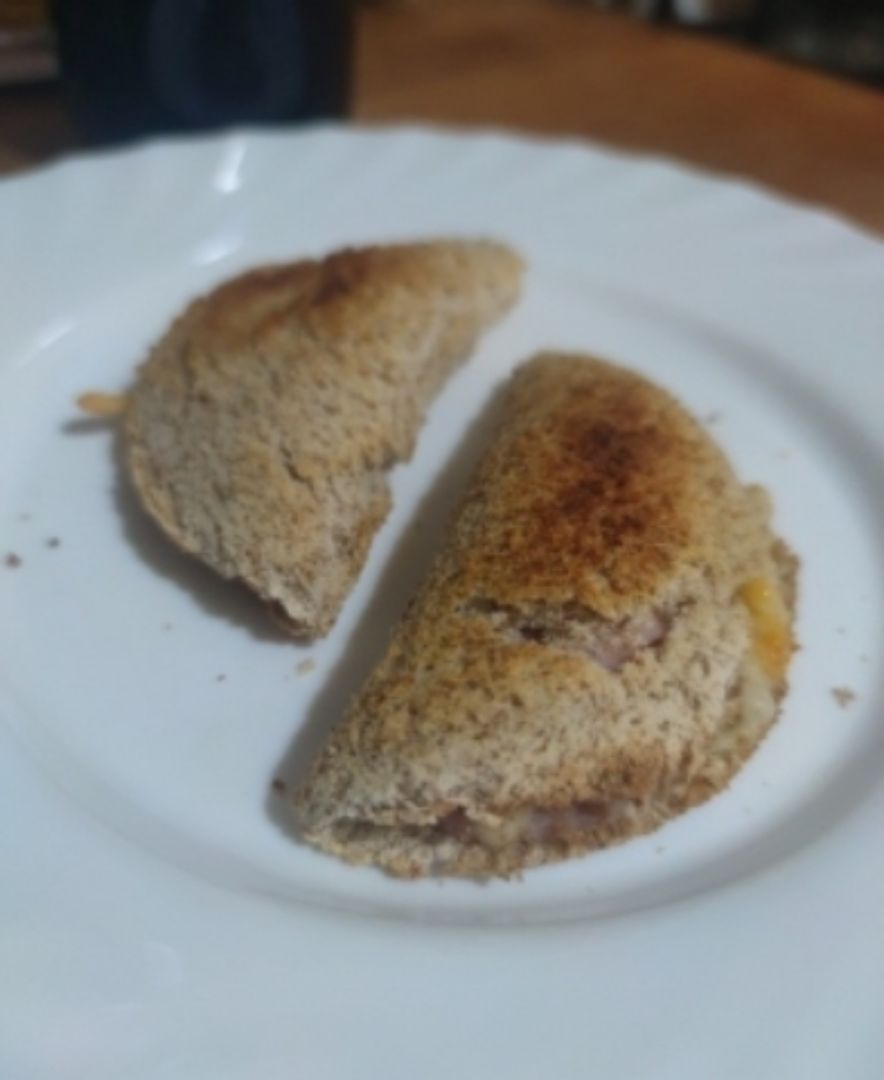Empanadilla de queso y jamón york Empanadilla de queso y jamón york